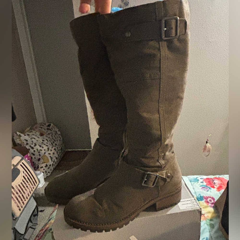 Women’s knee high boots with wood sole and buckles
